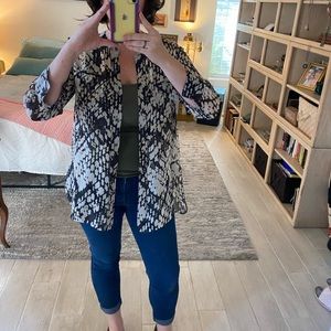 🤩VINCE. = VIXEN!😍 (Hidden) Button down SHEER Blouse with 3/4 sleeves ✨🥂